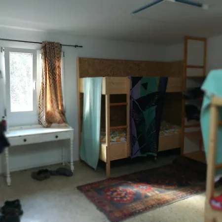 Bett 1 Im Maenner 4-bettzimmer Nur Maenner Only Men Solo Hombres