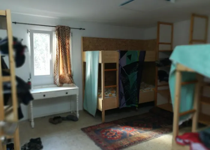 Bett 1 Im Maenner 4-bettzimmer Nur Maenner Only Men Solo Hombres