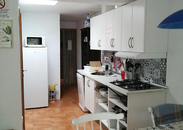 Bett 1 Im Maenner 4-bettzimmer Nur Maenner Only Men Solo Hombres *