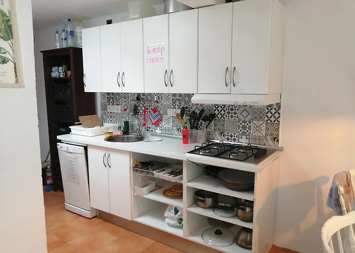 Bett 1 Im Maenner 4-bettzimmer Nur Maenner Only Men Solo Hombres *